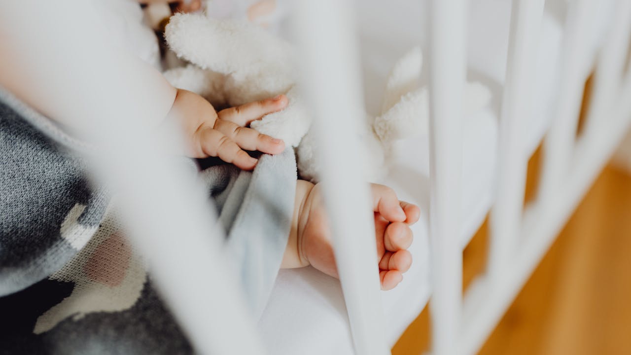 Le sommeil de bébé : rythmes par âge, nuits et conseils pour mieux dormir