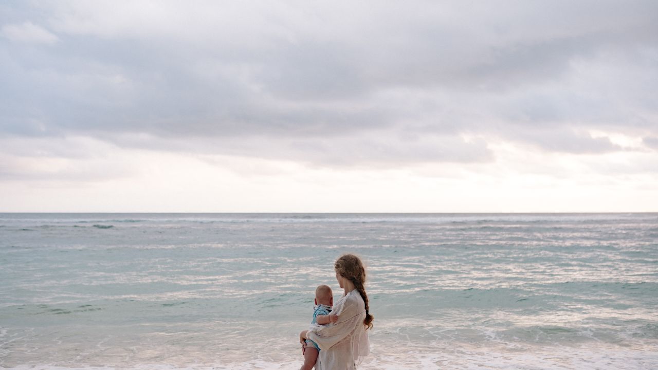 Voyager avec bébé : voiture, train, avion — le guide sans stress